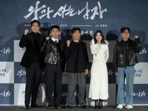 'Pria yang Hidup dengan Raja' Mencetak Peringkat Pertama di Hari Pertama Rilis... Akting Yoo Hae-jin dan Park Ji-hoon Berhasil