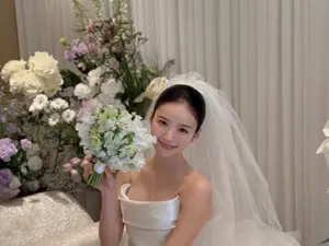 'Heart Signal 4' Kim Ji-young Reveals Wedding Photos During Pregnancy... Stunning Appearance That Makes You Wonder 'Where's the D-Line'