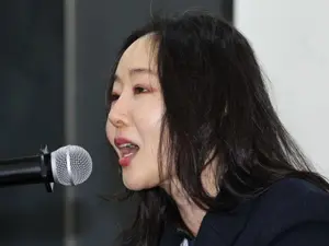 Min Hee-jin 