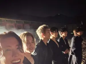 BTS đã tập hợp lại... J-Hope bất ngờ công bố phòng tập 'Arirang'