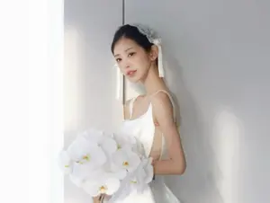 최준희, 파격 시스루 웨딩 화보…11세 연상과 5월 결혼