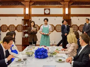 이재명 유튜브 뜬 손종원…마크롱 극찬 '한우 밀푀유' 공개