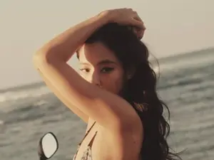 블랙핑크 제니, 직접 디자인한 과감 호피 비키니 완벽 소화