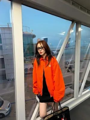 '39kg' 산다라박, 시선 강탈 명품 공항 패션…넘사벽 각선미