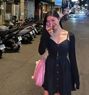 “怀孕7个月”的李多寅，与李昇基和长女沿河散步，“我的一切”