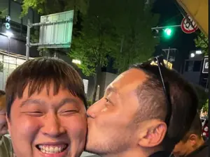 스윙스 볼에 뽀뽀한 변요한…'타짜4' 캐스팅 비하인드 화제