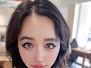 활동 중단했던 2NE1 박봄, 시선 압도하는 바비인형 근황