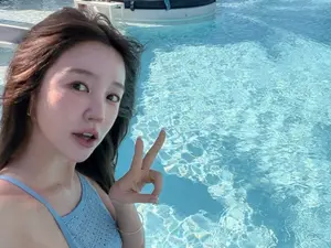 '40대' 윤은혜, 세월 역행한 완벽 수영복 자태…리조트 근황