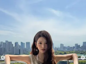 아이브 장원영, 151만 원 명품 속옷 노출...파격 로우라이즈