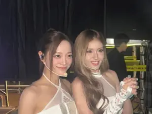 김세정, 아이오아이 10주년 콘서트 완전체 인증샷 공개