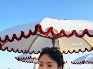 '넷플릭스 복귀' 송혜교, 바닷가 홀린 무결점 여신 미모