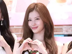 “Al lucirse en el fitting fue distinto, pero…” Sana de TWICE aclara la polémica por su vestuario