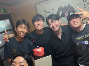 임영웅, 그레이·대니 구와 청계산 생일파티…새 예능 기대감