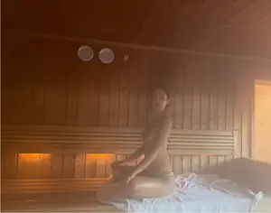 제니, 덴마크 사우나서 뽐낸 비키니 자태…독보적 건강미