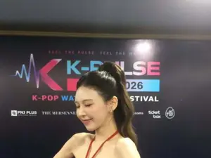 레드벨벳 웬디, 하노이 홀린 매혹적 레드룩…8월 컴백
