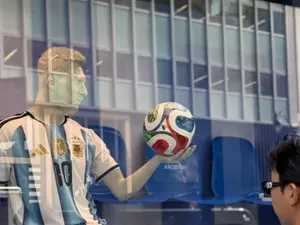 '메시 찐팬' 임영웅, 뉴욕서 큰절… 월드컵 결승 직관 유력