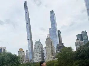 임영웅, 뉴욕 여행 동행자 깜짝 공개…정체는 '절친들'