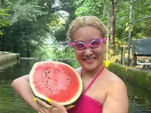 랄랄, 8kg 감량 후 계곡서 수영복 자태… 