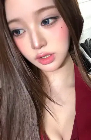 IVE Jang Won-young revela su silueta con un vestido rojo tipo halter… “Ante los rumores por una supuesta actitud, sostiene una postura firme”
