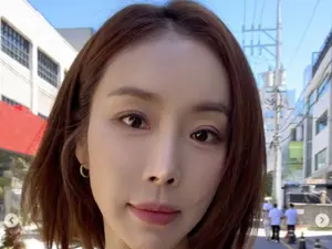 '임신 중' 배우 한다감, 삼청동 수제비 먹방 나들이… 늘씬한 팔다리 시선 강탈