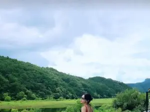 클라라, 파격적인 레드 비키니로 시선 강탈… 40대 안 믿기는 완벽 비율