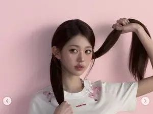  아이브 장원영, 핑크빛 화보 속 우월한 비율 과시 