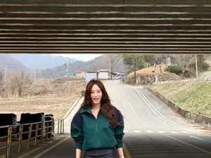 김혜수, 파격 가죽 미니스커트 패션 공개 