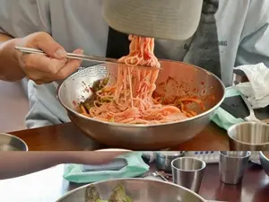 '동네의 명장들' 김포 걸포동 비빔국수 맛집 위치…배우 유승목 추천 국숫집