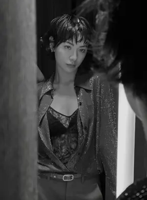 나나, 시스루 화보급 근황 공개…넷플릭스 '마데레사' 범죄심리학자 변신