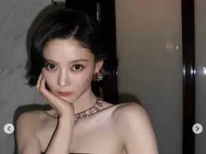 김유정, 튜브톱 드레스 근황… '100일의 거짓말' 박진영과 10월 10일 첫 방송