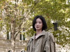 김유정, 파리 가을 패션 공개… 드라마 '100일의 거짓말' 첫 방송 기대감 UP
