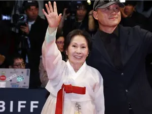 김혜자 건강 이상설 해명… 부산국제영화제 레드카펫 및 영화 '여전히 찬란하게' 복귀 정리