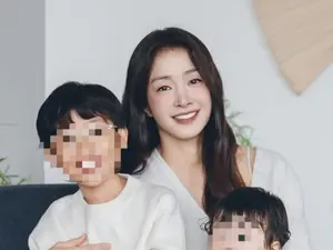 이시영, 아들·딸 품에 안고 전한 가족사진… 이혼 후 둘째 출산 잔상 속에 피어난 미소