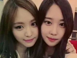 손나은 17일 모친상… 동생 손새은과 슬픔 나누며 묵묵히 빈소 지켜