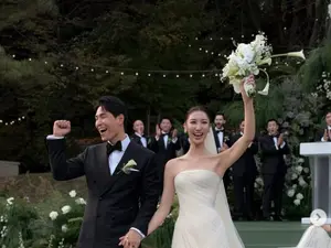 '그래미 수상' 이재, 캘리포니아 결혼 취소하고 한국서 기습 야외 예식