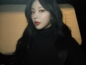 ホン・ジニョン、「寒すぎる」と機知に富んだ近況を公開...人形のビジュアルに「見分けられなかった、相変わらず美しい」と爆発的反応