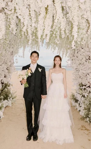 温周完X闵儿，在印度尼西亚巴厘岛浪漫结婚...公开非公开婚纱照