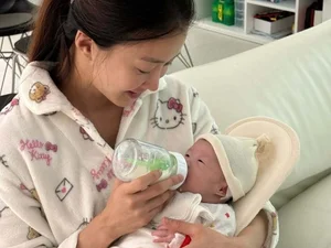 Lee Si-young Reveals Update on Her Second Daughter Born as a 1.9kg Premature Baby... 