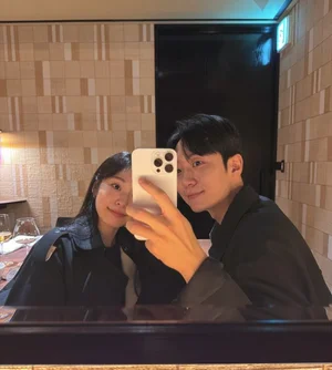 Kim Yuna Shares Sweet Mirror Selfie with Husband Ko Woo-rim... Showcasing 'Beautiful Couple' Visuals on Wine Date