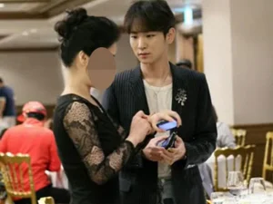 Park Na-rae 'Illegal Medical Controversy' Spreads... 'Injection Aunt' Ms. A Alleged to Have Over 10-Year Friendship with SHINee's Key