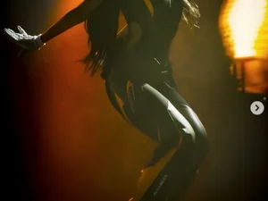 Hyolyn Showcases Overwhelming 'Diva' Persona During European Tour... Sensual Performance Stage Photos Released