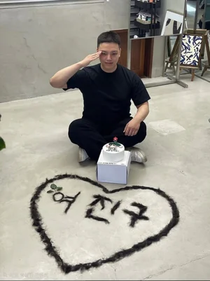 李振九，入伍前英俊的敬礼照片公开... 20年活动后短暂告别