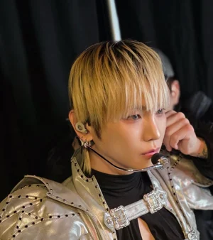 SHINee的Key在北美巡演中公开芝加哥演出现场...以华丽的视觉压倒舞台
