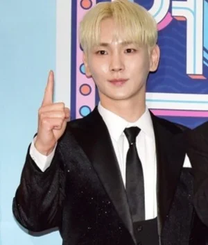 SHINee的Key承认与朴娜莱注射阿姨的非法医疗关系...宣布退出《我独自生活》及暂停活动