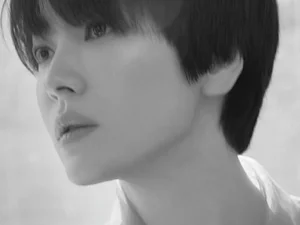 Song Hye-kyo's Bold Short Hair Transformation... Goddess Visuals and Androgynous Charm Heighten Anticipation for Netflix's Upcoming Project