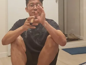 김대호, 실내 시가 흡연 인증샷 파장...단독주택이어도 반려묘 건강 걱정 엇갈린 반응
