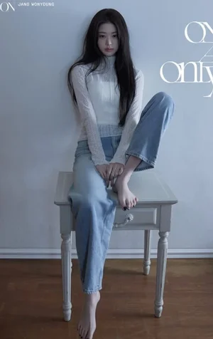 IVE的张元英，宛如洋娃娃般不现实的视觉...公开充满神秘魅力的画报