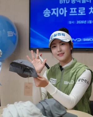 Song Jong-kook and Park Yeon-soo's Daughter Song Ji-a Announces Electric Car Sponsorship... Double Celebration After Becoming a Full Member of KLPGA