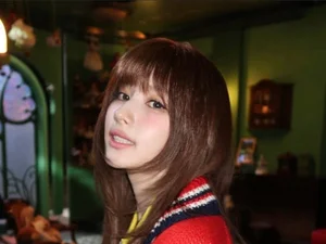 TWICE的Sana，清纯与性感交织的视觉……“如同玩偶般的美丽典范”