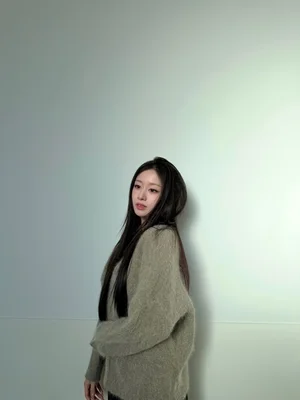 《离婚后重拾生活》……智妍，穿着绿色毛衣展现‘娃娃般的视觉’